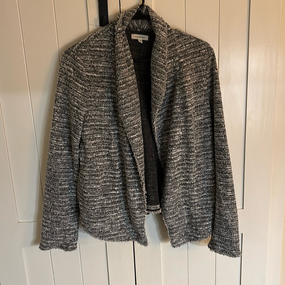🌸Max Studio Black and White Blazer